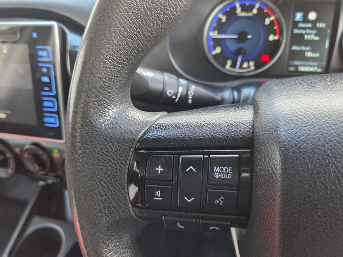 2019 TOYOTA HILUX SR WHITE