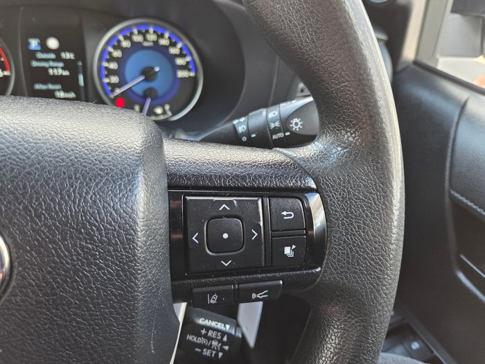 2019 TOYOTA HILUX SR WHITE