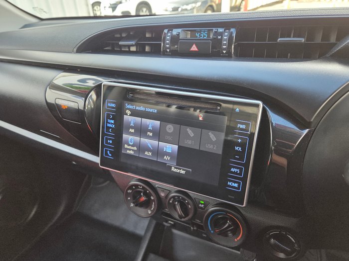 2019 TOYOTA HILUX SR WHITE