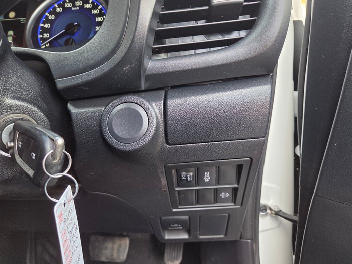 2019 TOYOTA HILUX SR WHITE