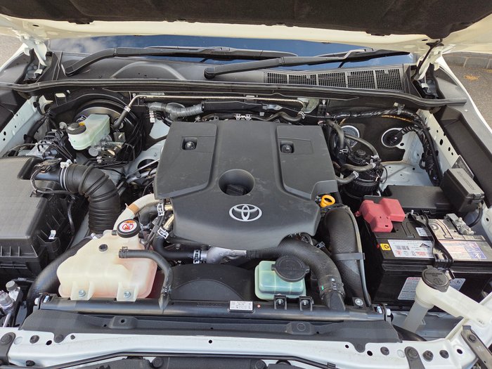 2019 TOYOTA HILUX SR WHITE
