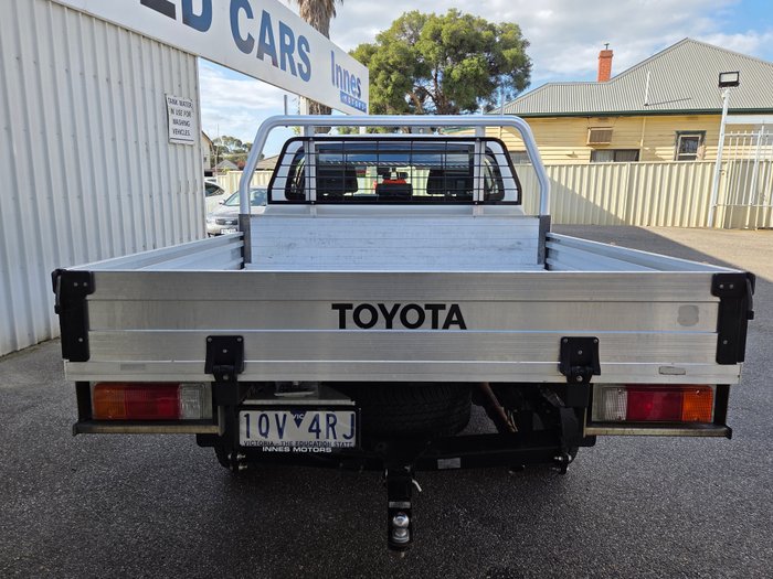 2019 TOYOTA HILUX SR WHITE