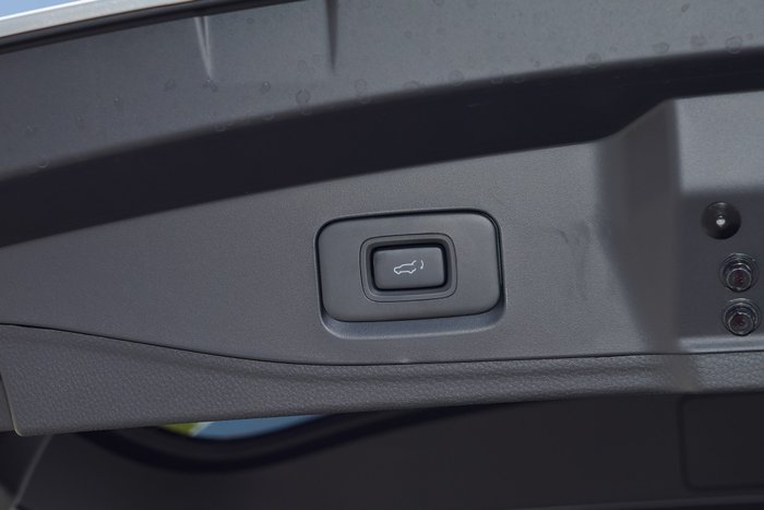 2025 Isuzu MU-X LS-T