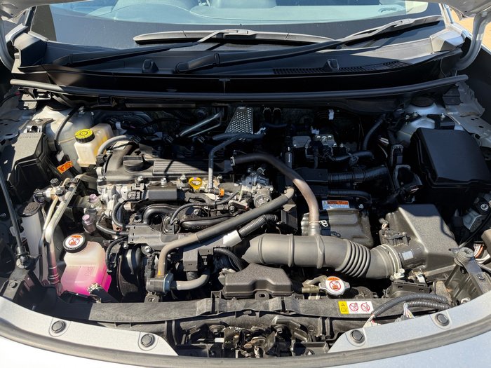2025 Toyota Yaris Cross Hybrid GX Stunning Silver