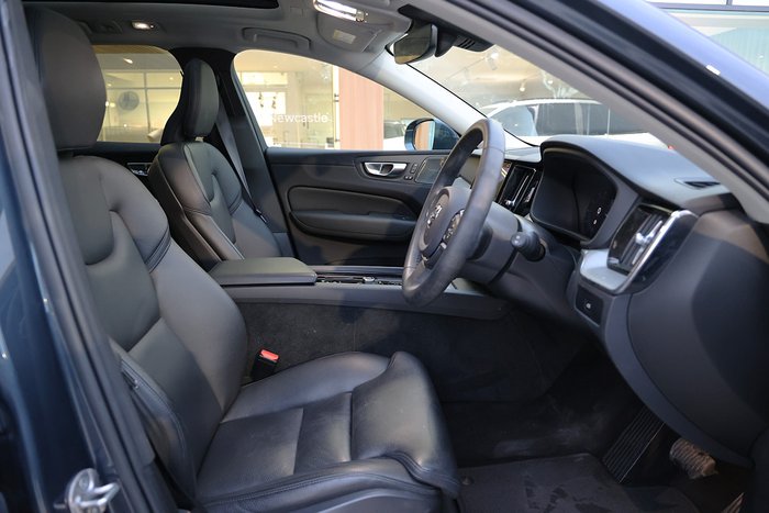 2022 Volvo XC60 Plus B5
