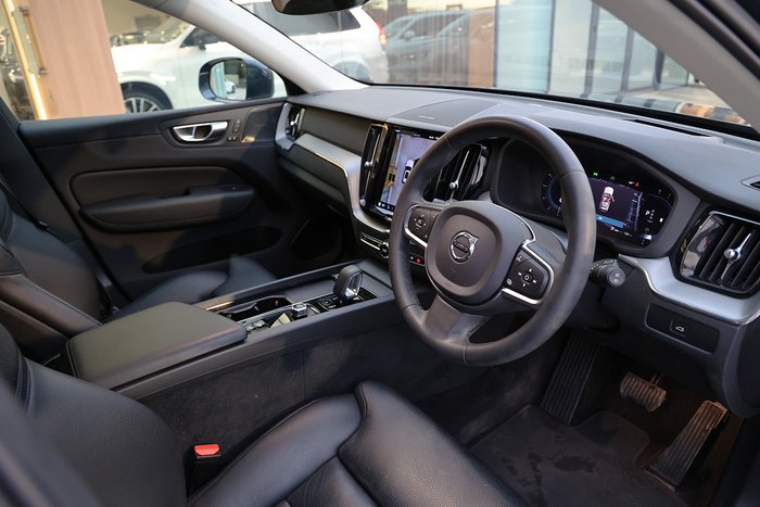 2022 Volvo XC60 Plus B5