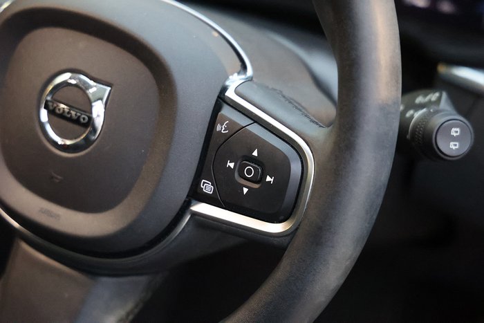 2022 Volvo XC60 Plus B5