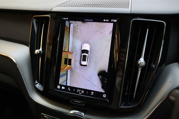 2022 Volvo XC60 Plus B5
