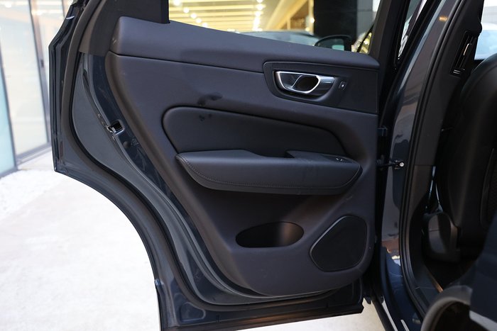 2022 Volvo XC60 Plus B5
