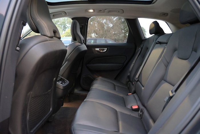 2022 Volvo XC60 Plus B5