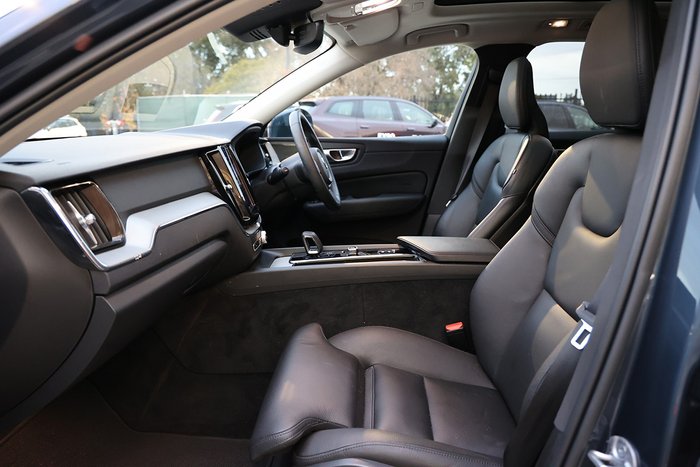 2022 Volvo XC60 Plus B5