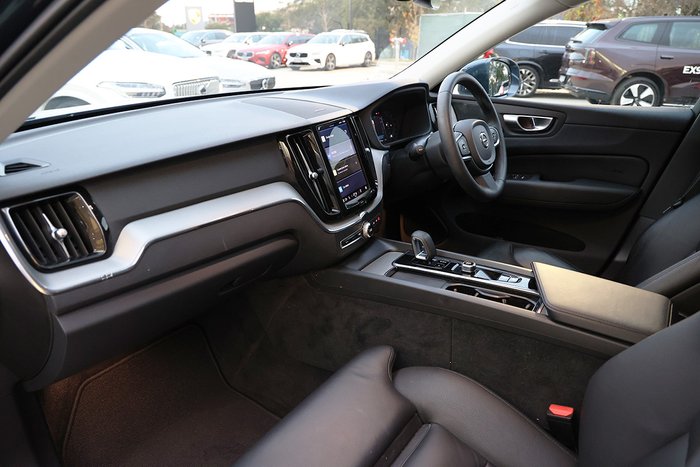 2022 Volvo XC60 Plus B5
