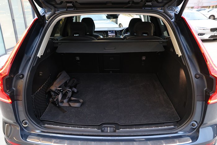 2022 Volvo XC60 Plus B5