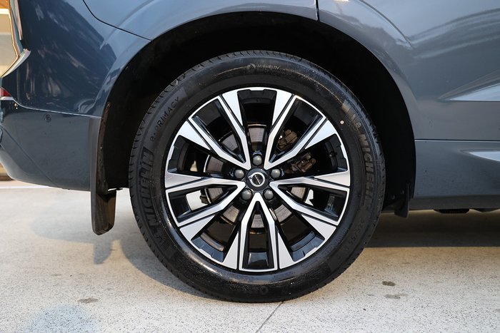 2022 Volvo XC60 Plus B5