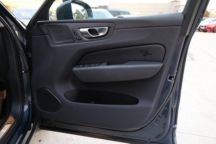 2022 Volvo XC60 Plus B5