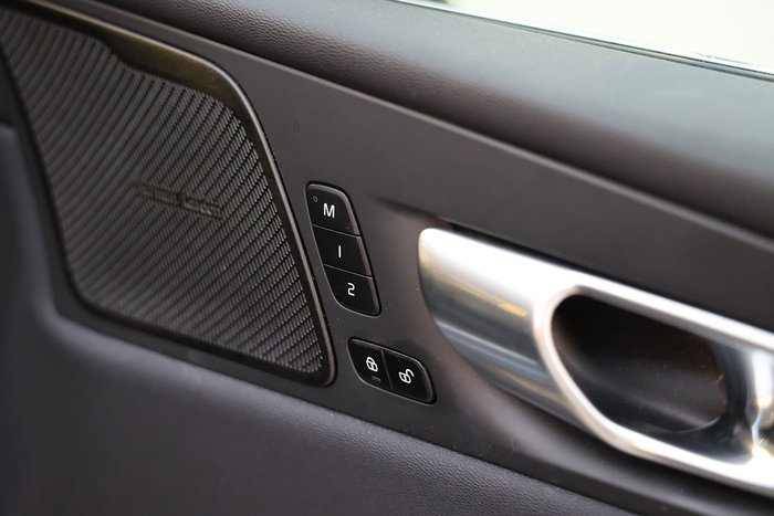 2022 Volvo XC60 Plus B5