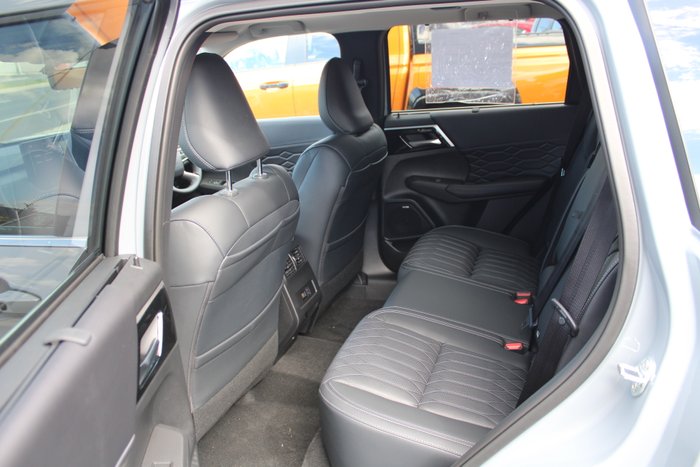 2025 Mitsubishi Outlander Exceed