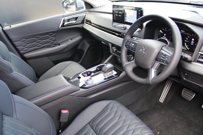 2025 Mitsubishi Outlander Exceed