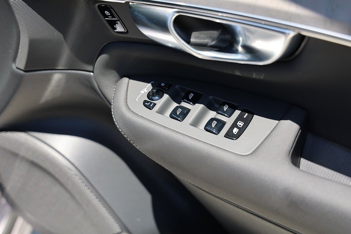 2025 Volvo XC90 Ultra B5 Dark