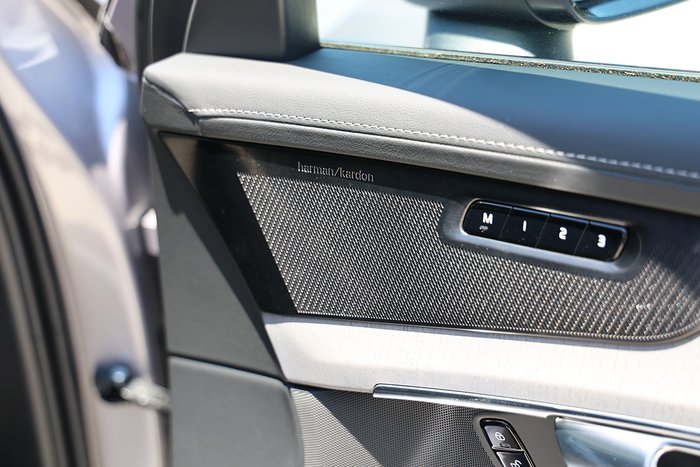 2025 Volvo XC90 Ultra B5 Dark