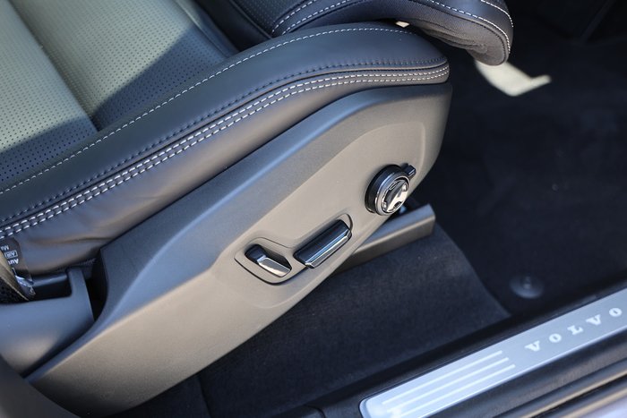 2025 Volvo XC90 Ultra B5 Dark