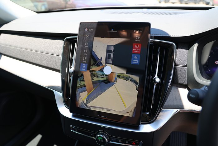 2025 Volvo XC90 Ultra B5 Dark