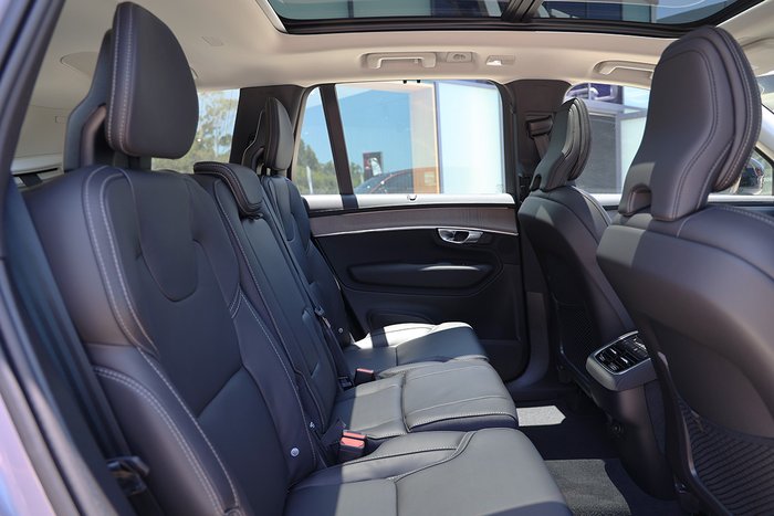 2025 Volvo XC90 Ultra B5 Dark