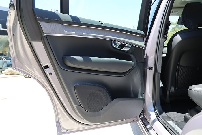 2025 Volvo XC90 Ultra B5 Dark