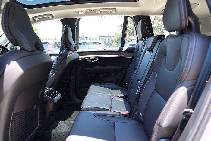 2025 Volvo XC90 Ultra B5 Dark