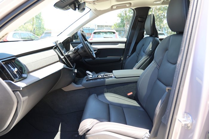 2025 Volvo XC90 Ultra B5 Dark