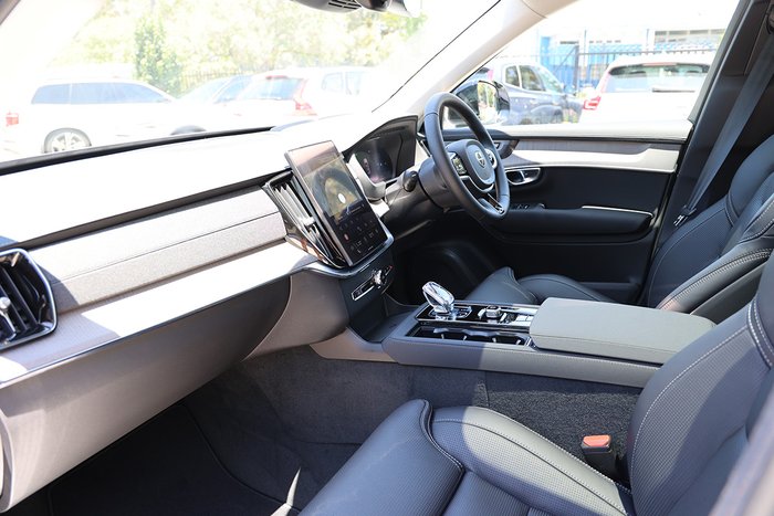 2025 Volvo XC90 Ultra B5 Dark