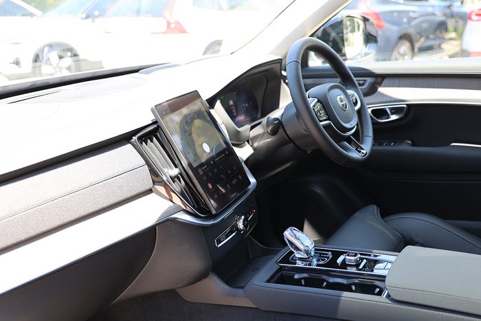 2025 Volvo XC90 Ultra B5 Dark