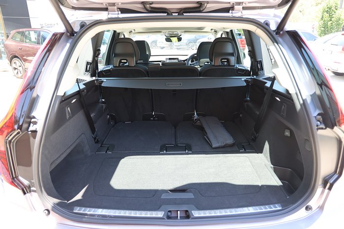 2025 Volvo XC90 Ultra B5 Dark