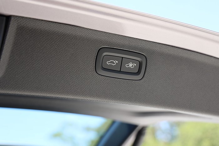 2025 Volvo XC90 Ultra B5 Dark