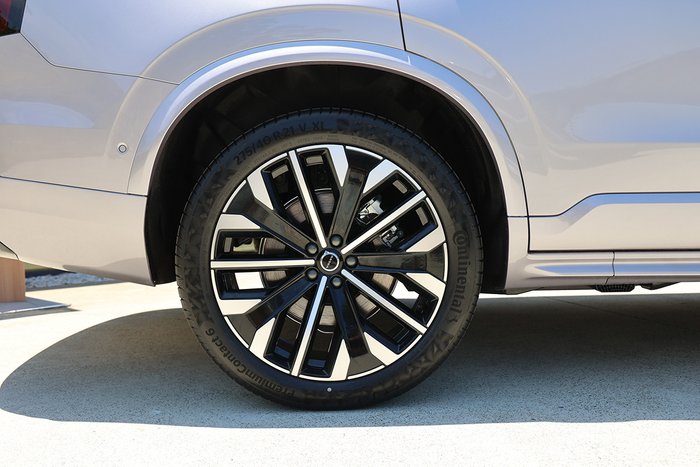 2025 Volvo XC90 Ultra B5 Dark