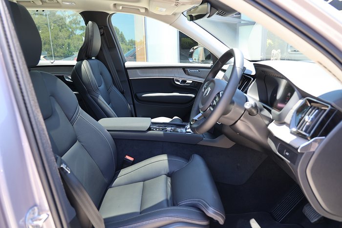 2025 Volvo XC90 Ultra B5 Dark