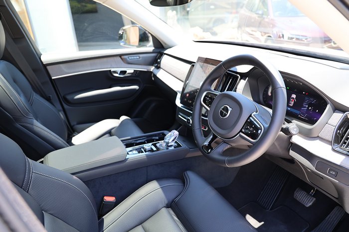 2025 Volvo XC90 Ultra B5 Dark