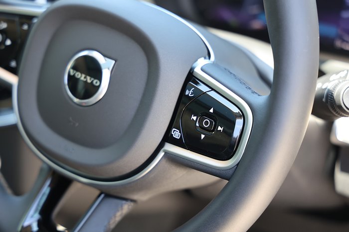 2025 Volvo XC90 Ultra B5 Dark