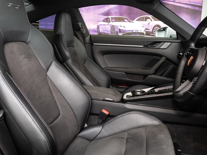 2024 Porsche 911 Carrera GTS
