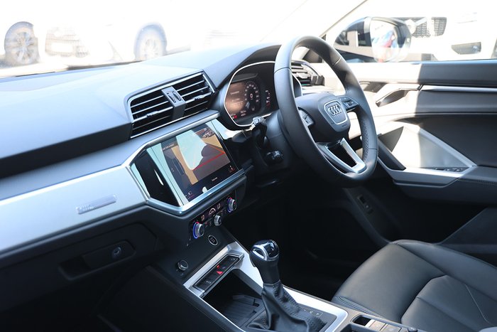 2024 AUDI Q3 35 TFSI DYNAMIC BLACK