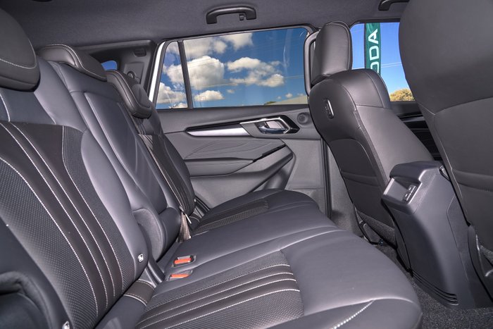 2025 Isuzu MU-X LS-T