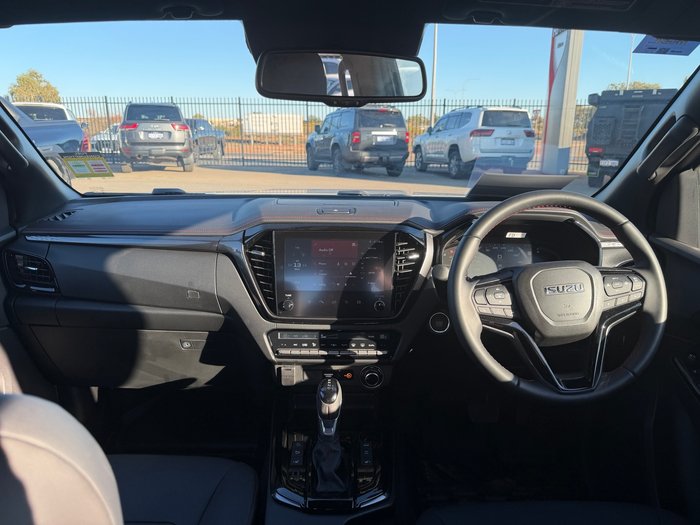 2025 Isuzu D-MAX Moonstone White PE