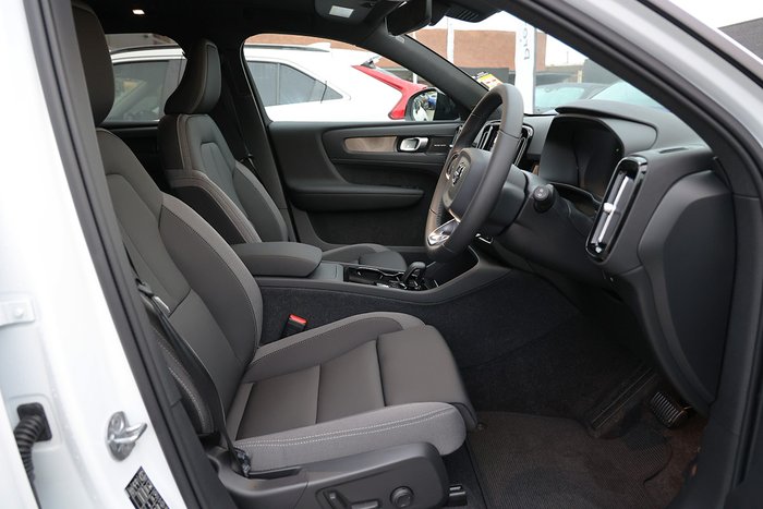 2024 Volvo EX40 Ultra Single Motor Extended Range