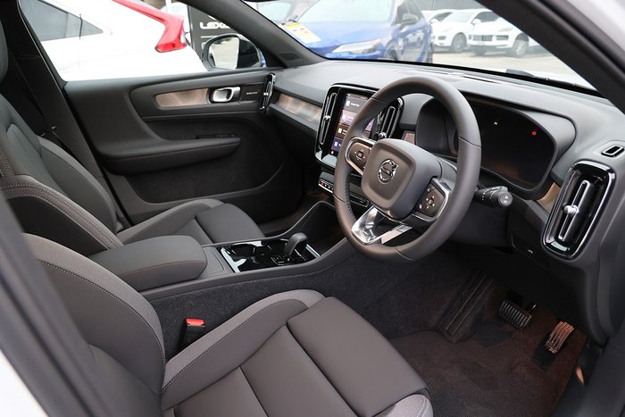 2024 Volvo EX40 Ultra Single Motor Extended Range