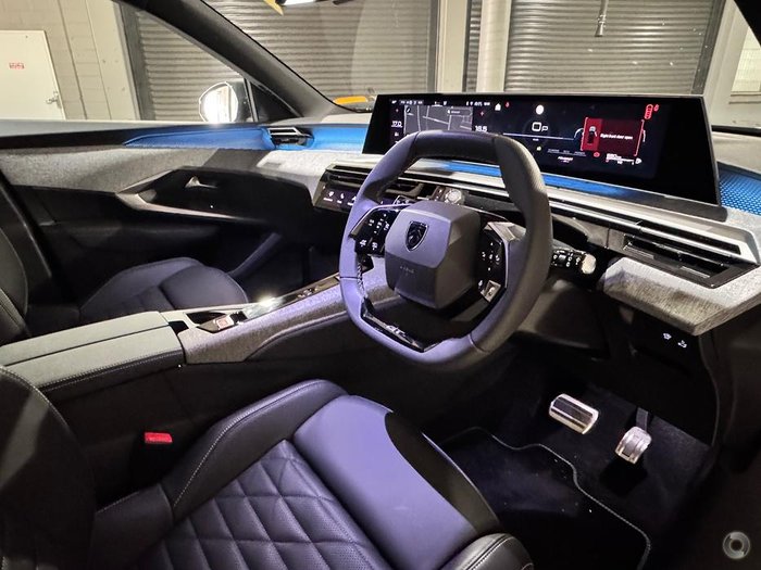 2025 Peugeot 5008 GT Premium Hybrid