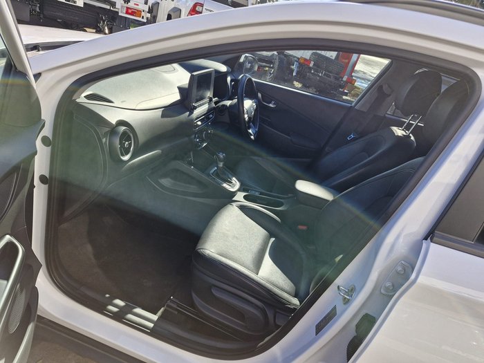 2021 Hyundai KONA 2021 Hyundai KONA ACTIVE (FWD) CONTINUOUS VARIABLE 4D WAGON 4CYL  White