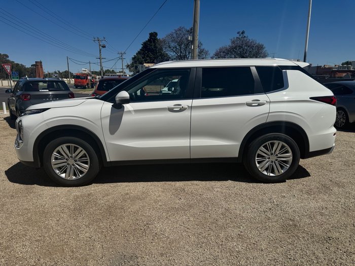 2024 MITSUBISHI Outlander LS