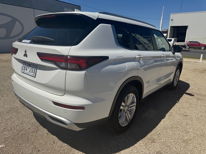 2024 MITSUBISHI Outlander LS
