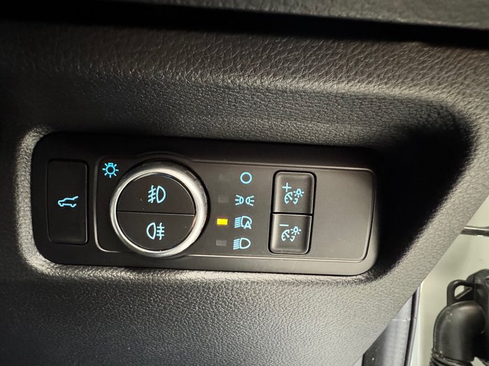 2025 Ford Everest Platinum