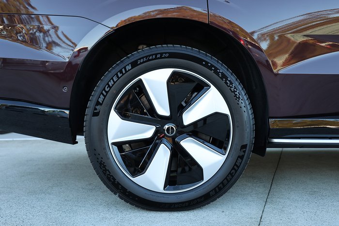 2025 Volvo EX90 Plus Twin Motor
